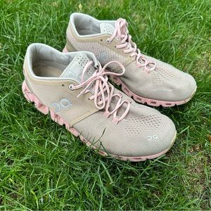 On Cloud Women’s Size 9 Athletic Running Performance Shoes Gray Pink